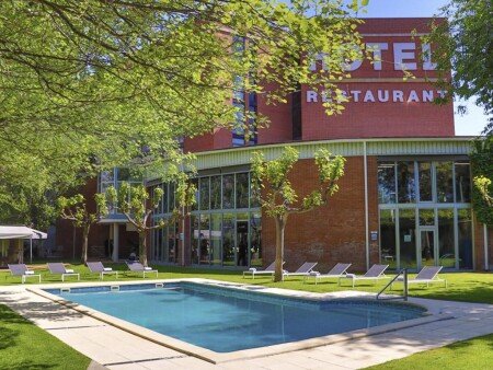 Hôtel design, avec jacuzzi