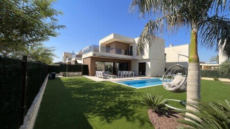 Villa 3 habitaciones, con piscina