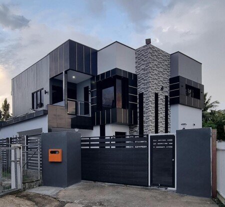 House 5 bedrooms, with pool