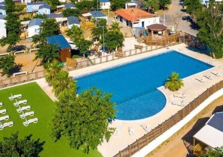 Camping / Mobil Home 2 chambres, avec piscine