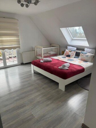 Wohnung 3 Schlafzimmer, mit Garten