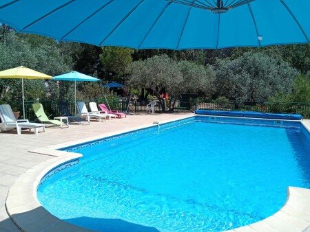 Bed and breakfast 3 voyageurs, avec piscine