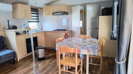 Camping / Mobil Home 2 chambres, avec jacuzzi