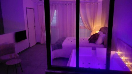 La chambre des tentations , love room avec jacuzzi