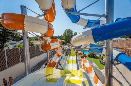 Camping / Mobil Home 8 voyageurs, avec piscine