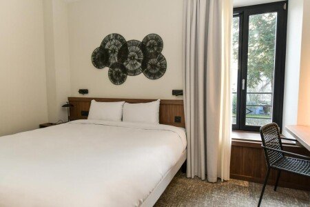 Hotel con jardín