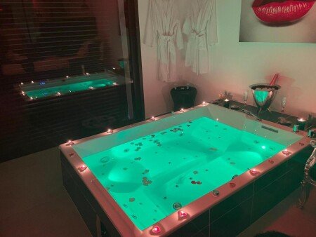 Maison 8 voyageurs, avec jacuzzi