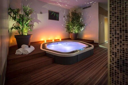 Hotel with jacuzzi