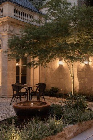Hotel con jardín