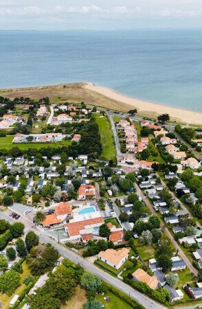 Camping / Mobil Home 8 voyageurs, avec piscine