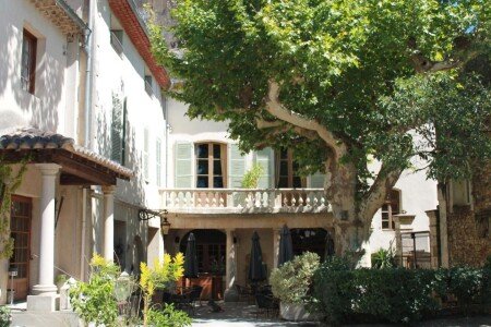 Hôtel et Restaurant Le Manoir - Echangeur A7-A9 - 24h-24h