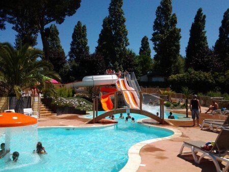 Camping / Mobil Home 8 voyageurs, avec piscine