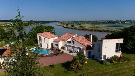 Gîte 4 voyageurs, avec piscine
