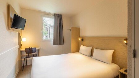 Première Classe Paris Ouest - Pont de Suresnes