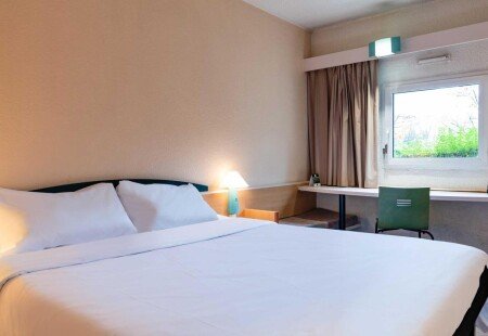 Hôtel moderne, avec jardin