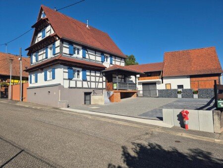 House 3 bedrooms, with pool