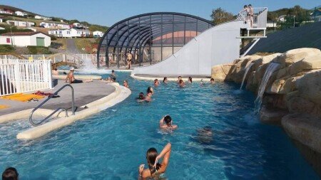 Camping / Mobil Home 2 chambres, avec jacuzzi