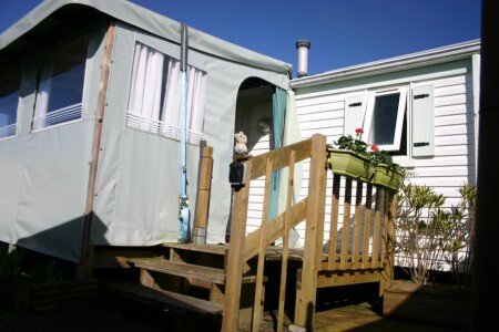 Camping / Mobil Home 2 chambres, avec jardin