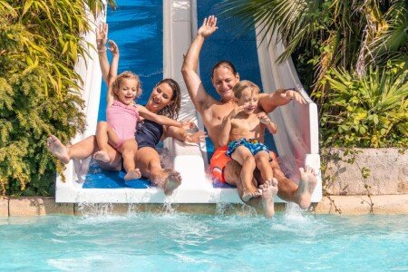 Camping / Mobil Home 8 voyageurs, avec jacuzzi