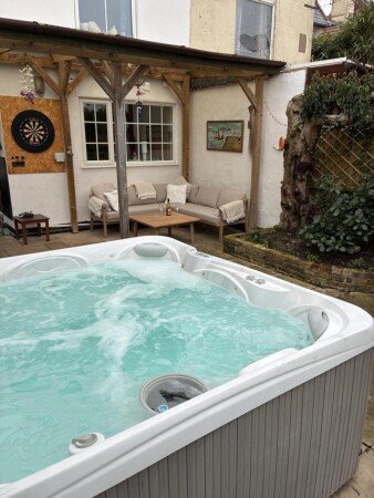 House 5 bedrooms, with jacuzzi