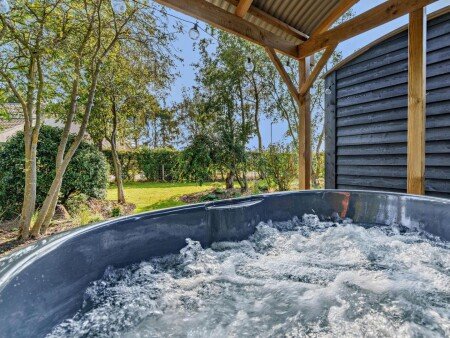 House 1 bedroom, with jacuzzi