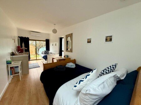 Bed and breakfast 1 bedroom, with garden