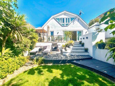 House 4 bedrooms, with jacuzzi