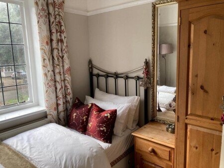 Bed and breakfast 1 bedroom, with parking