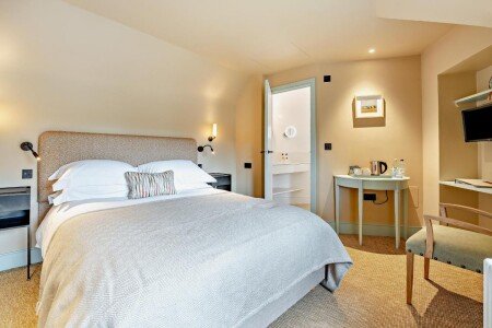 Bed and breakfast 1 bedroom, with parking