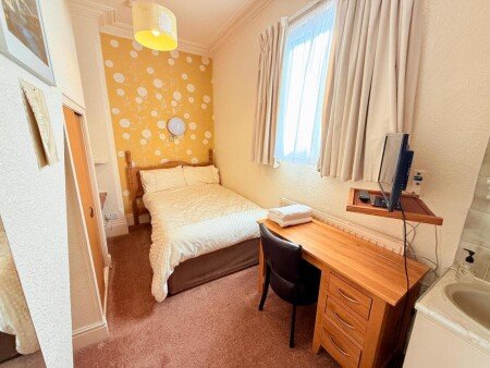 Bed and breakfast 1 bedroom, with garden