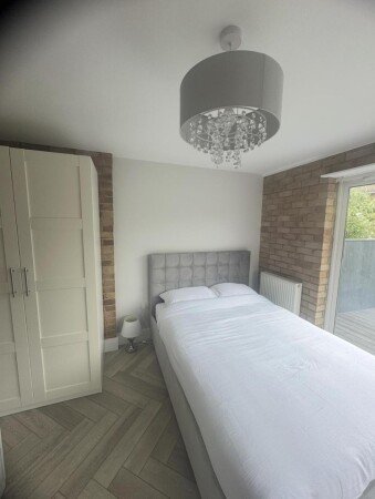 Bed and breakfast 1 bedroom, with parking