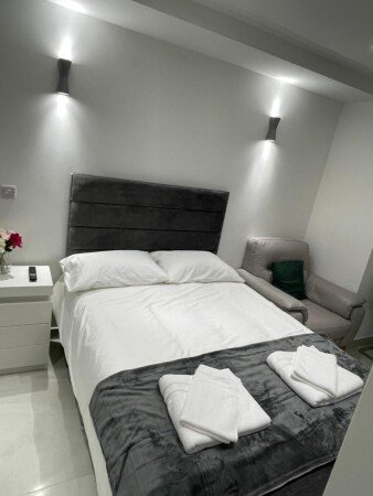 Bed and breakfast 1 bedroom, with garden