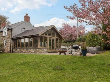 House 3 bedrooms, with garden