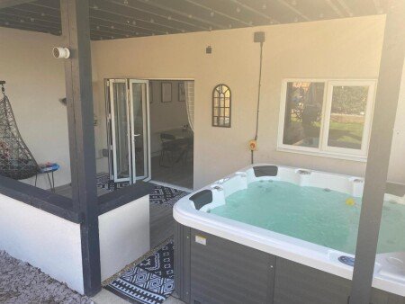House 4 bedrooms, with jacuzzi