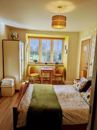 Bed and breakfast 1 bedroom, with garden