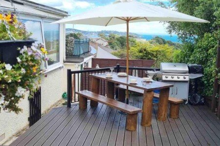 House 7 guests, with jacuzzi