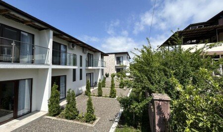 House 5 guests, with garden