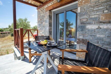 Villa 2 guests, with garden