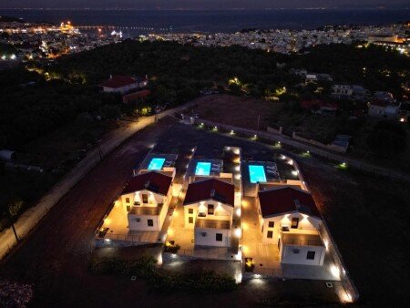 House 6 guests, with pool