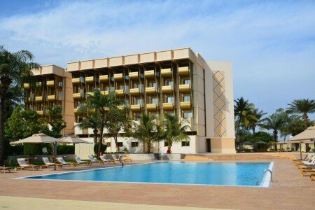Hotel con piscina