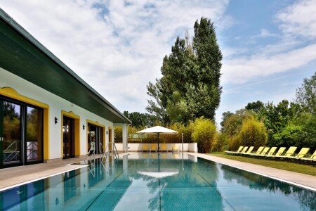 Hotel mit Pool