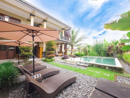 Hotel with pool