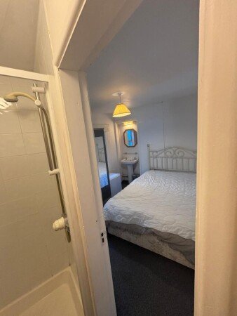 Bed and breakfast 1 bedroom, with parking