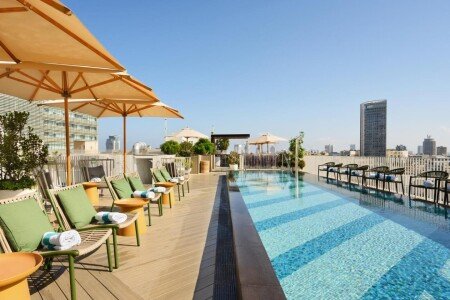 Hôtel design, avec piscine