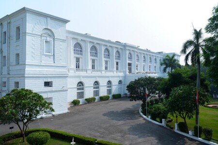 Hôtel moderne, avec piscine