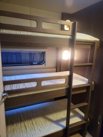 Caravane 1 chambre, avec parking