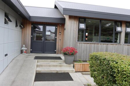 Hostel 6 guests, with garden