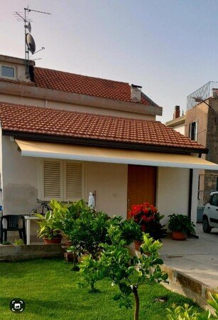 Casa 1 camera, con giardino