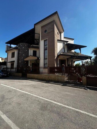 Villa 3 camere, con giardino
