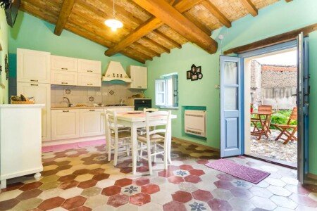 Casa 2 camere, con giardino